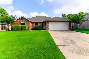 633 Manchester Dr, Mansfield, TX 76063 - Photo 1