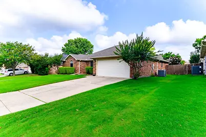 633 Manchester Drive, Mansfield, TX 76063 - Photo 2