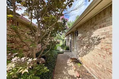 3212 Laurel Oaks Court, Garland, TX 75044 - Photo 4