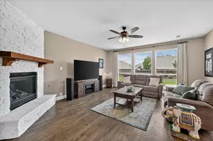 1943 Silverleaf Dr, Glenn Heights, TX 75154 - Photo 8
