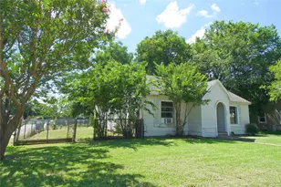 901 N Howeth, Gainesville, TX 76240 - Photo 2