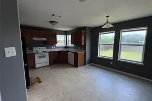 517 Birch St, Crowley, TX 76036 - Photo 14