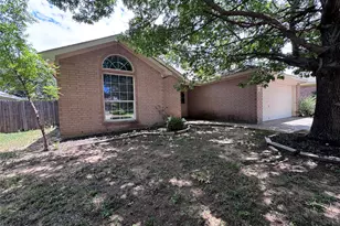 517 Birch St, Crowley, TX 76036 - Photo 2