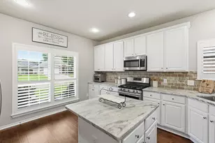 807 Huebner Way, Burleson, TX 76028 - Photo 16