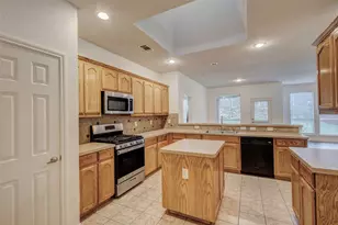 7048 Summit Parc Dr, Dallas, TX 75249 - Photo 8