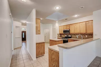 7048 Summit Parc Drive, Dallas, TX 75249 - Photo 6