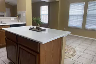 209 Moonlight Dr, Euless, TX 76039 - Photo 4