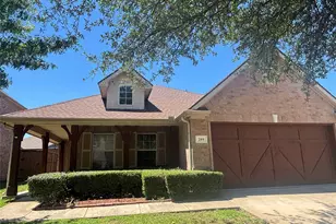 209 Moonlight Dr, Euless, TX 76039 - Photo 1