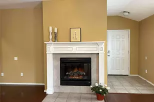 209 Moonlight Dr, Euless, TX 76039 - Photo 2