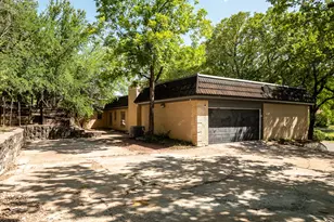 605 Blue Lake Dr, Fort Worth, TX 76103 - Photo 6