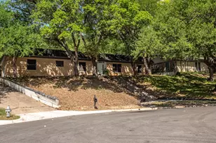 605 Blue Lake Dr, Fort Worth, TX 76103 - Photo 10