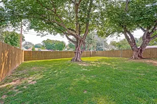 1911 Devonshire Dr, Arlington, TX 76015 - Photo 18
