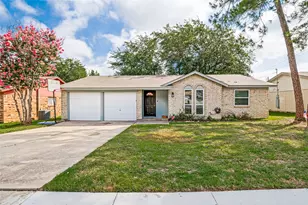 1911 Devonshire Dr, Arlington, TX 76015 - Photo 2