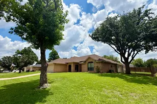 133 Springhill Dr, Hurst, TX 76054 - Photo 2