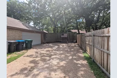 1816 Crooked Lane, Fort Worth, TX 76112 - Photo 40