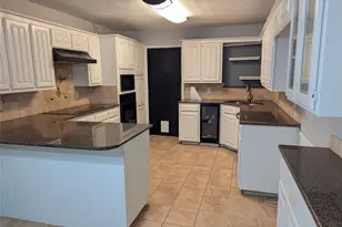 1816 Crooked Ln, Fort Worth, TX 76112 - Photo 8