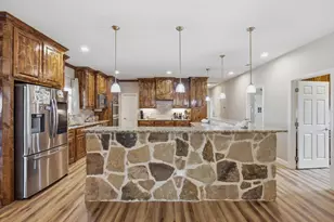 1032 Justin Dr, Springtown, TX 76082 - Photo 6