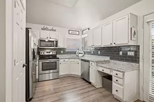 1916 Pine Ridge Dr, Bedford, TX 76021 - Photo 10