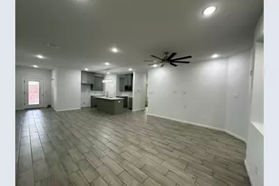 917 E Maddox Avenue, Fort Worth, TX 76104 - Photo 4