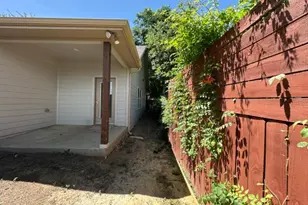 917 E Maddox Ave, Fort Worth, TX 76104 - Photo 18