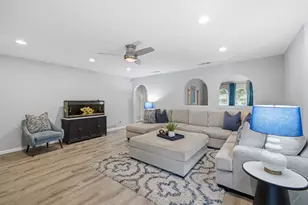 4905 Emerald Lake Dr, Fort Worth, TX 76103 - Photo 8