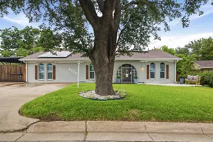 4905 Emerald Lake Dr, Fort Worth, TX 76103 - Photo 1