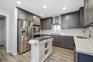 4905 Emerald Lake Dr, Fort Worth, TX 76103 - Photo 12