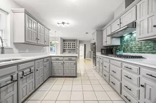 1810 Waterwood Dr, Arlington, TX 76012 - Photo 8