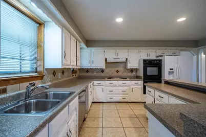 4212 Village Green Drive, Irving, TX 75038 - Photo 2