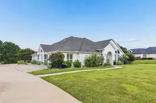 2855 Sonterra Dr, Cedar Hill, TX 75104 - Photo 2