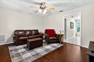 2718 Ridgewood St, Irving, TX 75062 - Photo 4