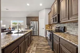 317 Thompson Dr, Van Alstyne, TX 75495 - Photo 6