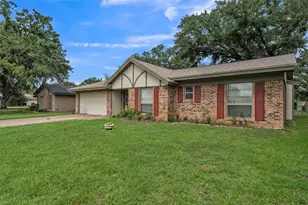 205 Mountain View Dr, Azle, TX 76020 - Photo 1
