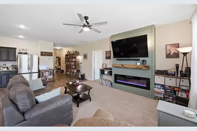 405 Willow Creek Drive, Glenn Heights, TX 75154 - Photo 4