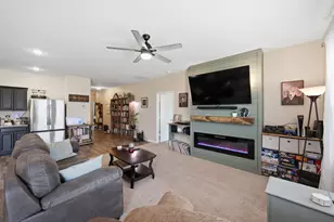 405 Willow Creek Dr, Glenn Heights, TX 75154 - Photo 4