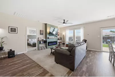 405 Willow Creek Drive, Glenn Heights, TX 75154 - Photo 6