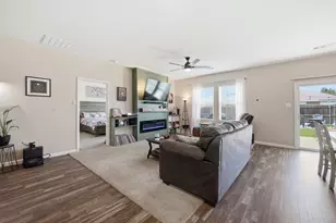 405 Willow Creek Dr, Glenn Heights, TX 75154 - Photo 6