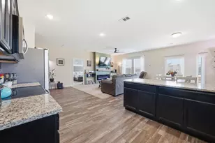 405 Willow Creek Dr, Glenn Heights, TX 75154 - Photo 8