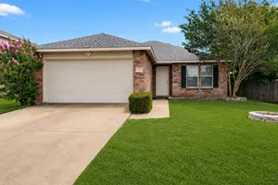 1221 Krista Dr, Burleson, TX 76028 - Photo 2