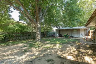 901 Pebble St, Bowie, TX 76230 - Photo 32