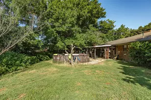 901 Pebble St, Bowie, TX 76230 - Photo 34