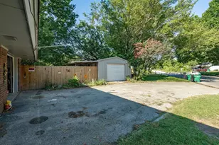 901 Pebble St, Bowie, TX 76230 - Photo 28