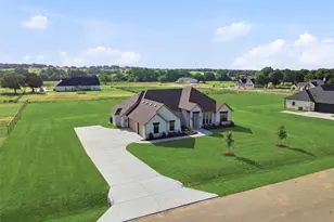 2004 Forest Bridge Dr, Azle, TX 76020 - Photo 2