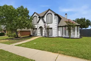 2021 Camelot Dr, Lewisville, TX 75067 - Photo 2