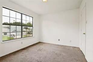 5525 Safari Trail, Arlington, TX 76018 - Photo 4
