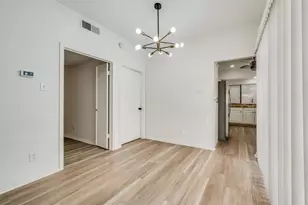 607 Mission Cir, Irving, TX 75063 - Photo 4