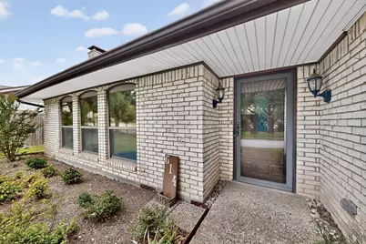 614 Pebblecreek Drive, Garland, TX 75040 - Photo 2