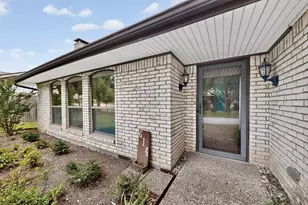 614 Pebblecreek Dr, Garland, TX 75040 - Photo 2
