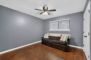 614 Pebblecreek Dr, Garland, TX 75040 - Photo 32