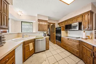 8724 Racquet Club Dr, Fort Worth, TX 76120 - Photo 6